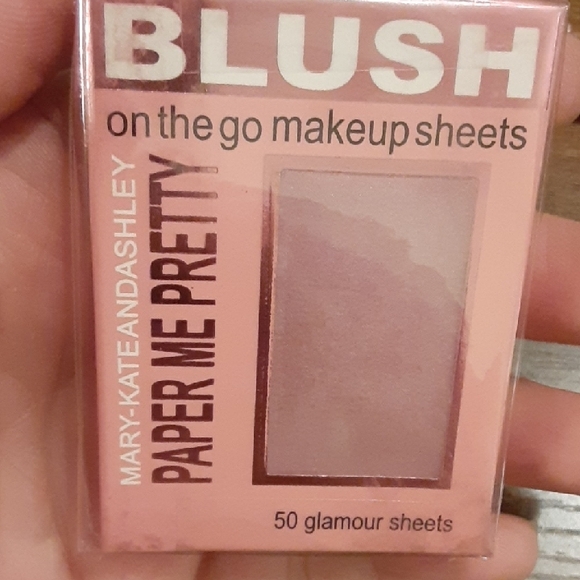 Makeup Bundle - Picture 6 of 9